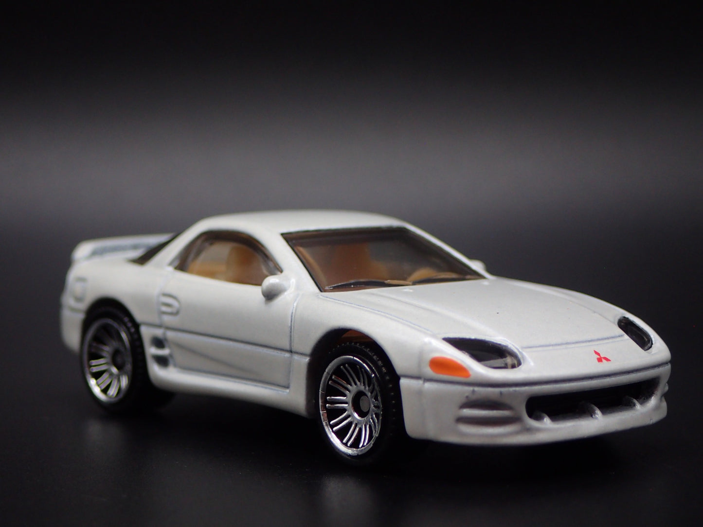 1990-2000 MITSUBISHI GTO 3000GT WHITE 1:64 SCALE DIORAMA DIECAST MODEL CAR