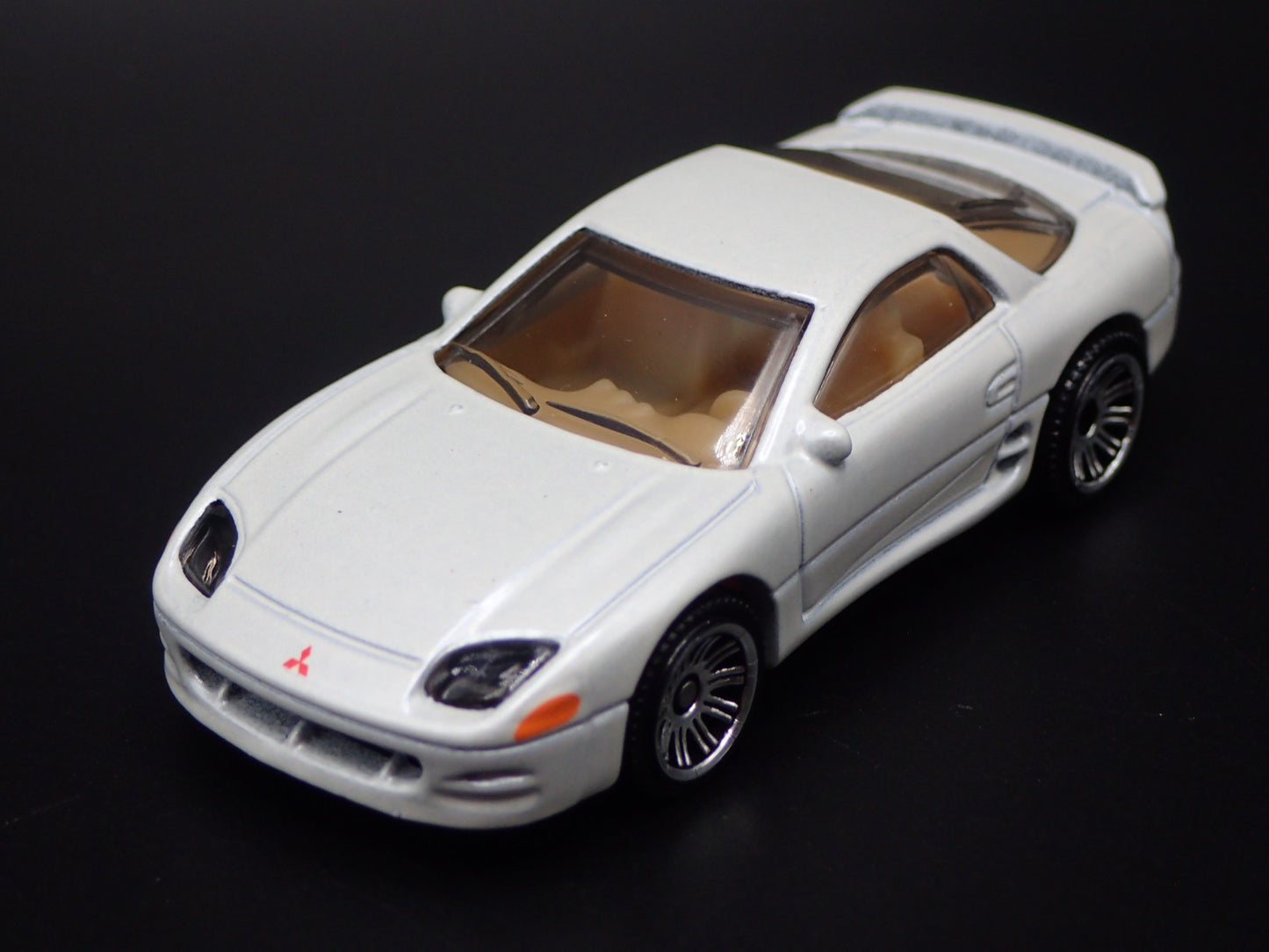 1990-2000 MITSUBISHI GTO 3000GT WHITE 1:64 SCALE DIORAMA DIECAST MODEL CAR