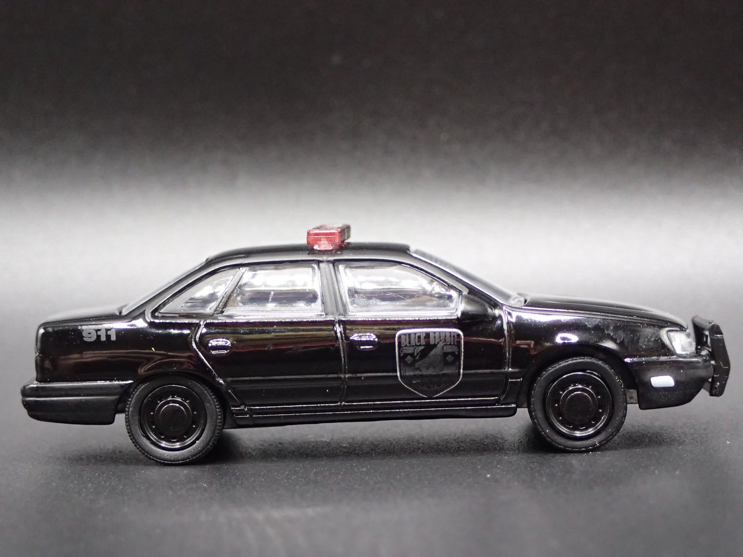 1986-1991 FORD TAURUS POLICE CAR 4 FOUR DOOR BLACK 1:64 SCALE DIECAST MODEL CAR