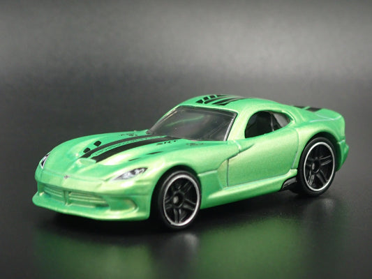 2013-2017 DODGE VIPER SRT GREEN 1/64 SCALE COLLECTIBLE DIORAMA DIECAST MODEL CAR
