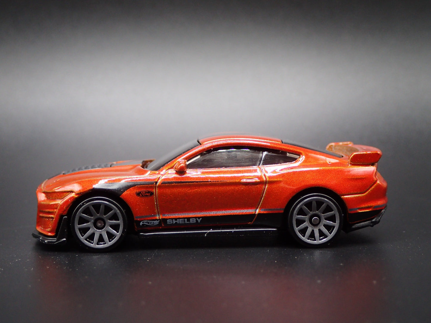 2015-2023 FORD MUSTANG SHELBY GT500 ORANGE 1:64 SCALE DIORAMA DIECAST MODEL CAR