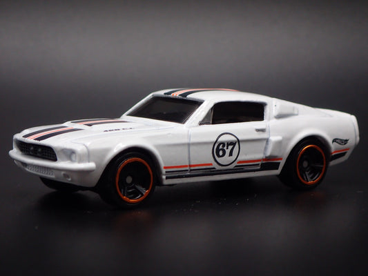1967 67 FORD MUSTANG SHELBY GT500 FASTBACK WHITE 1:64 SCALE DIECAST MODEL CAR