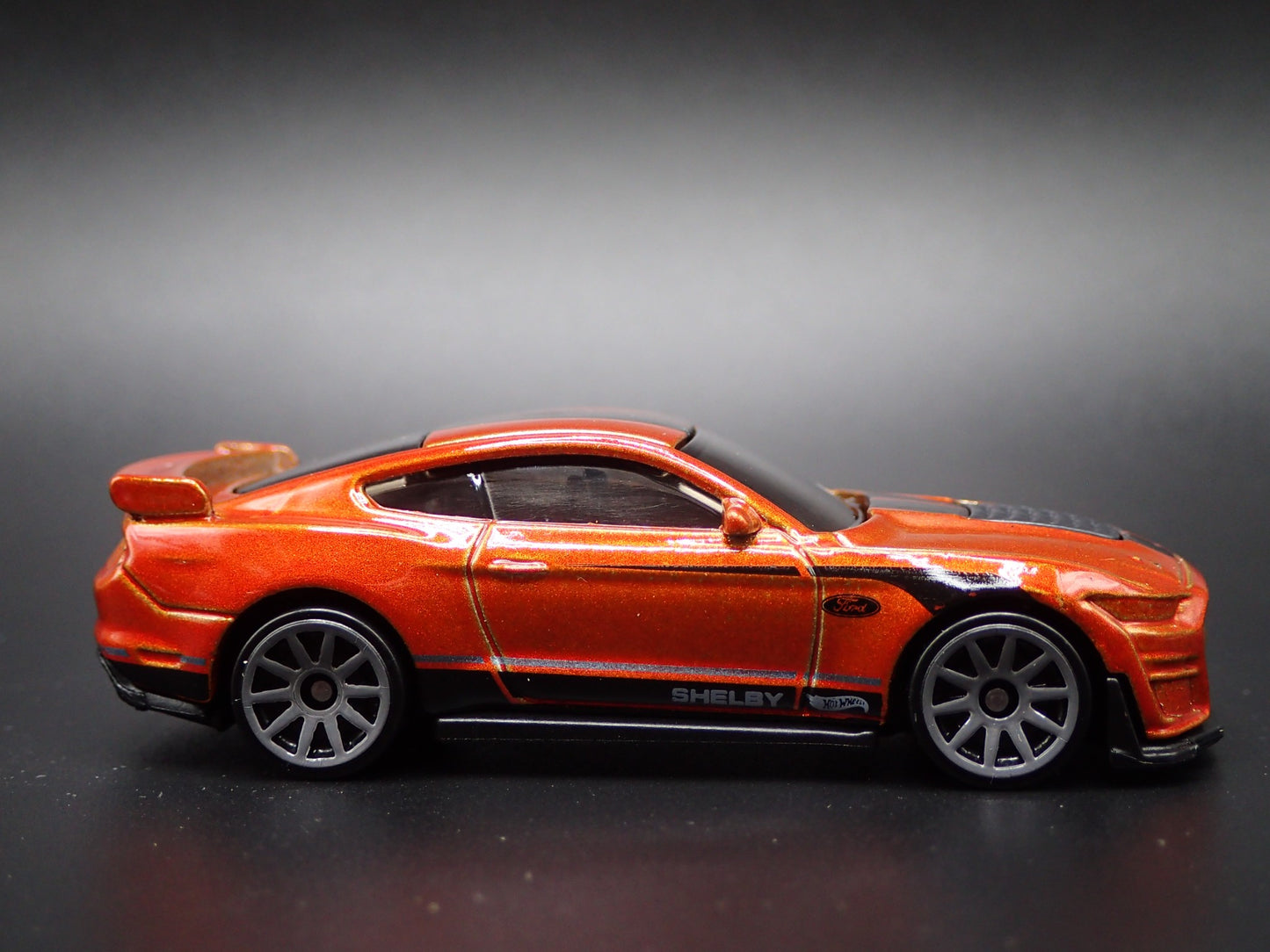 2015-2023 FORD MUSTANG SHELBY GT500 ORANGE 1:64 SCALE DIORAMA DIECAST MODEL CAR