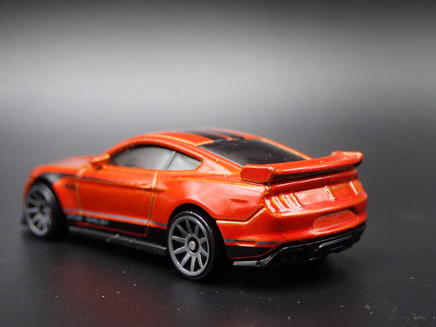 2015-2023 FORD MUSTANG SHELBY GT500 ORANGE 1:64 SCALE DIORAMA DIECAST MODEL CAR