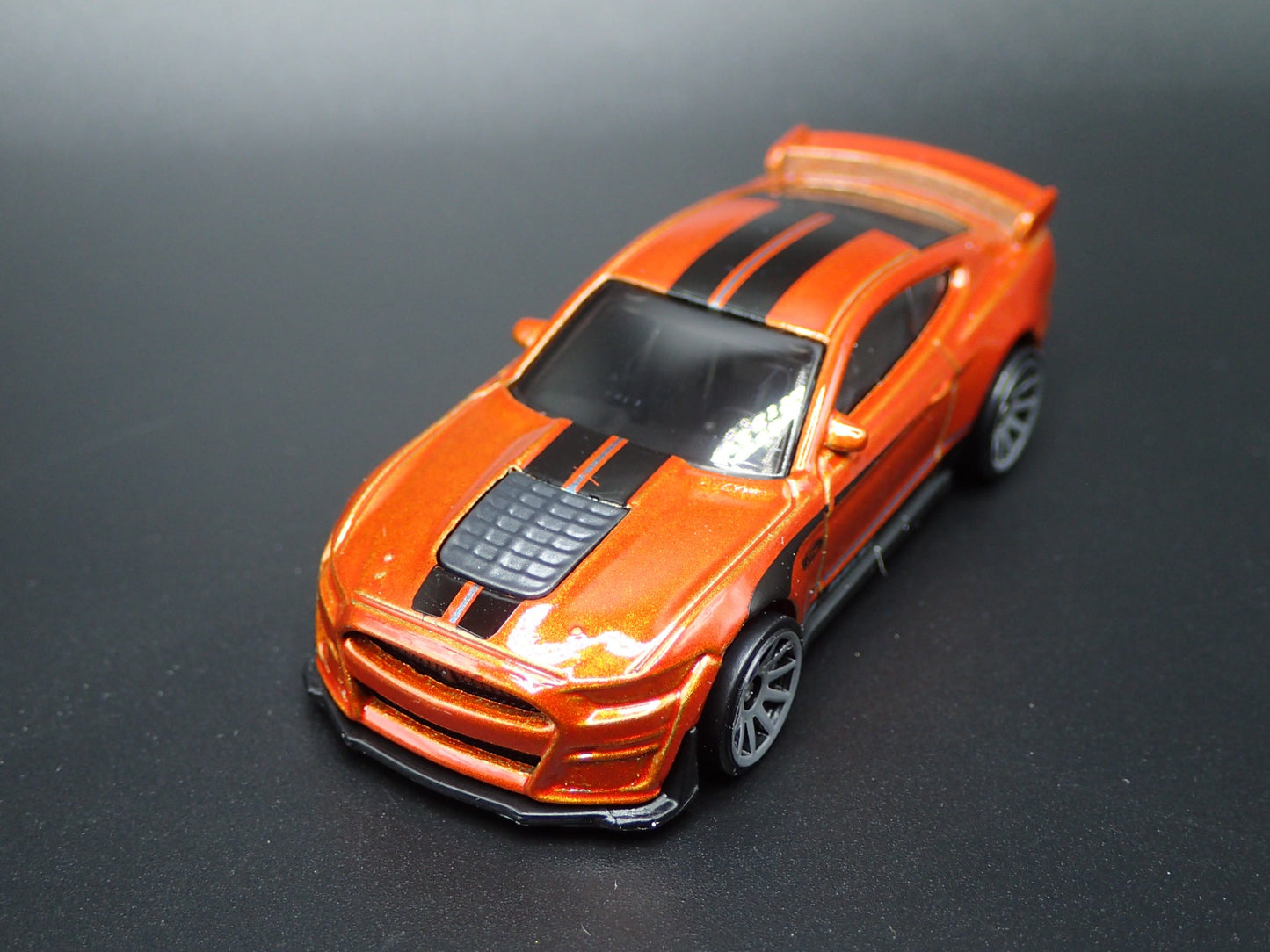 2015-2023 FORD MUSTANG SHELBY GT500 ORANGE 1:64 SCALE DIORAMA DIECAST MODEL CAR