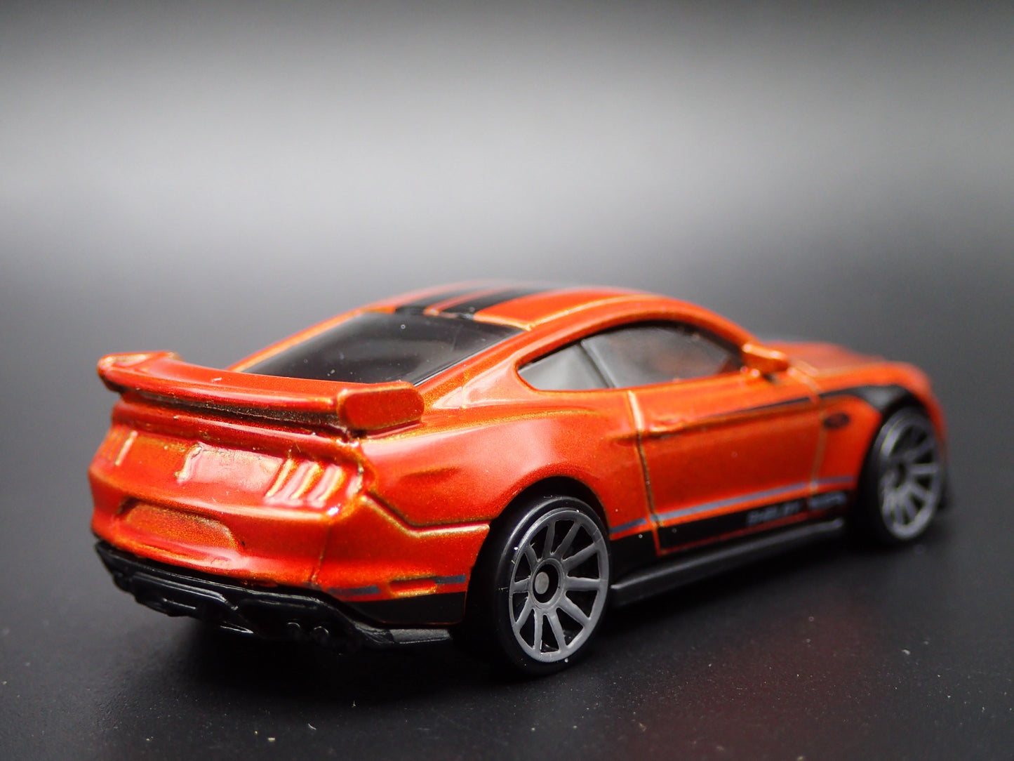 2015-2023 FORD MUSTANG SHELBY GT500 ORANGE 1:64 SCALE DIORAMA DIECAST MODEL CAR