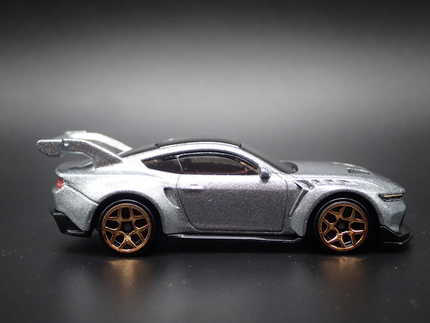 2025 25 FORD MUSTANG GTD SILVER 1:64 SCALE COLLECTIBLE DIORAMA DIECAST MODEL CAR