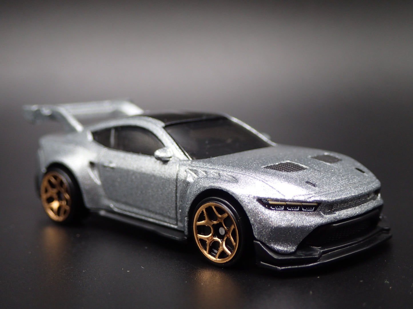 2025 25 FORD MUSTANG GTD SILVER 1:64 SCALE COLLECTIBLE DIORAMA DIECAST MODEL CAR