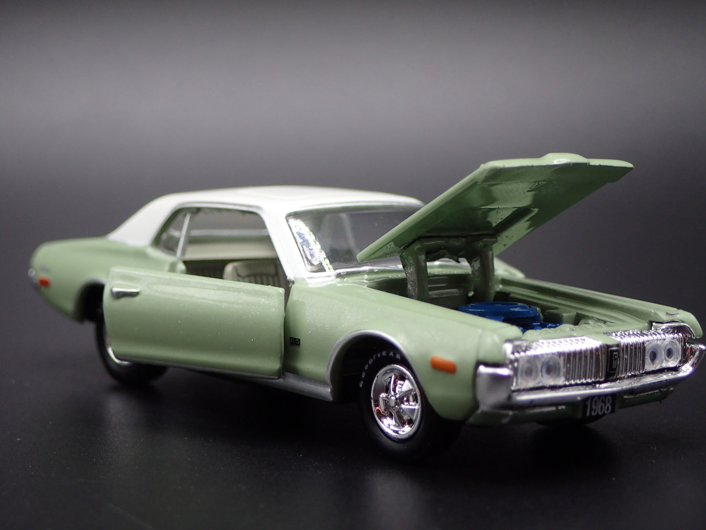 1968 68 MERC MERCURY COUGAR 390 1/64 SCALE COLLECTIBLE DIORAMA DIECAST MODEL CAR