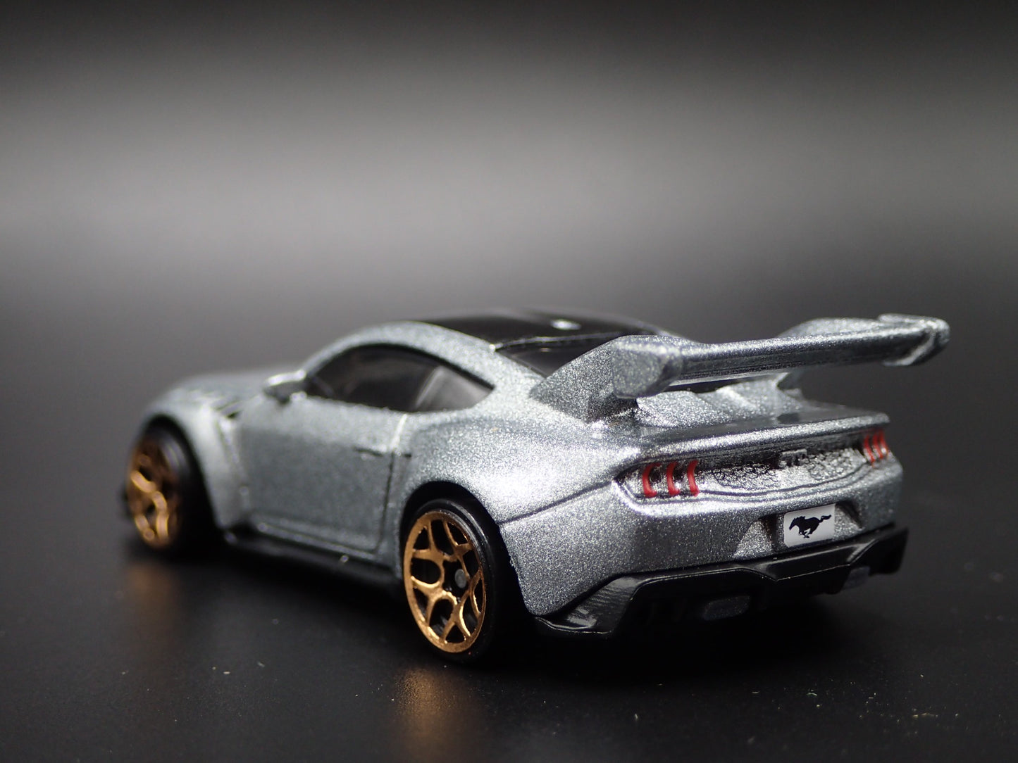 2025 25 FORD MUSTANG GTD SILVER 1:64 SCALE COLLECTIBLE DIORAMA DIECAST MODEL CAR