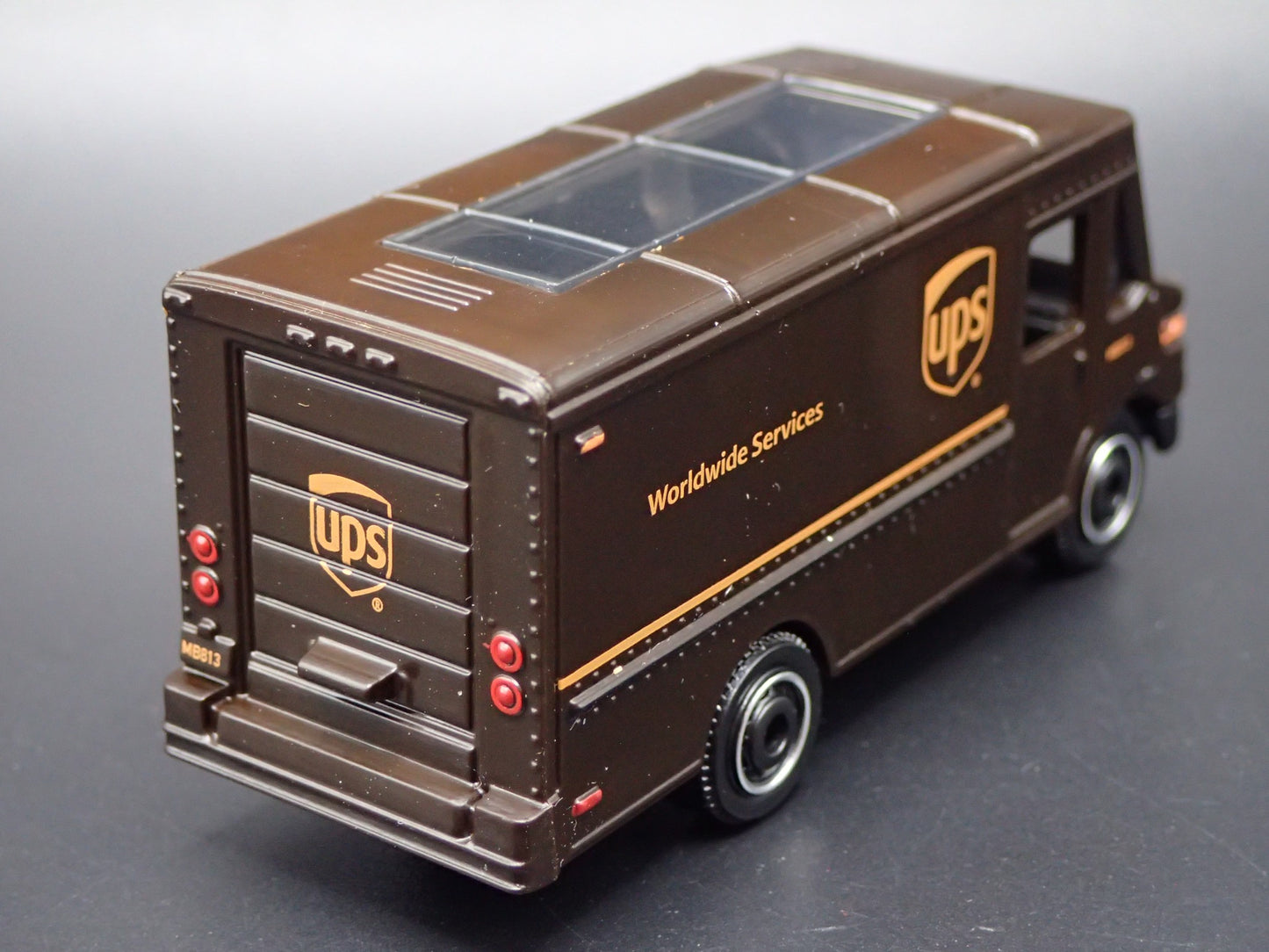 UPS UNITED PARCEL SERVICE DELIVERY STEP VAN BROWN 1:64 MB SCALE DIECAST MODEL