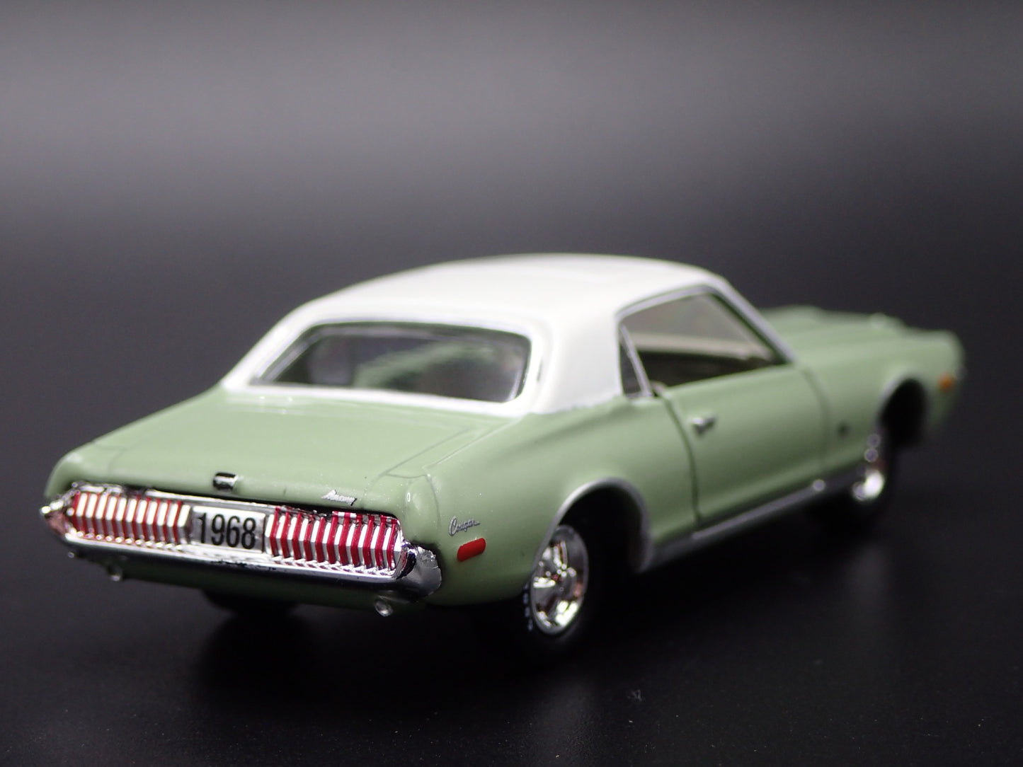 1968 68 MERC MERCURY COUGAR 390 1/64 SCALE COLLECTIBLE DIORAMA DIECAST MODEL CAR