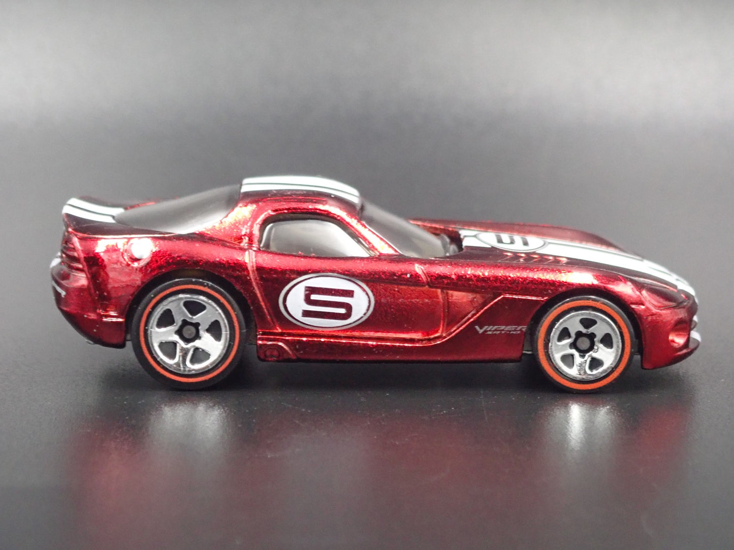 2003-2006 DODGE VIPER SRT10 RARE 1/64 SCALE LIMITED DIORAMA DIECAST MODEL CAR