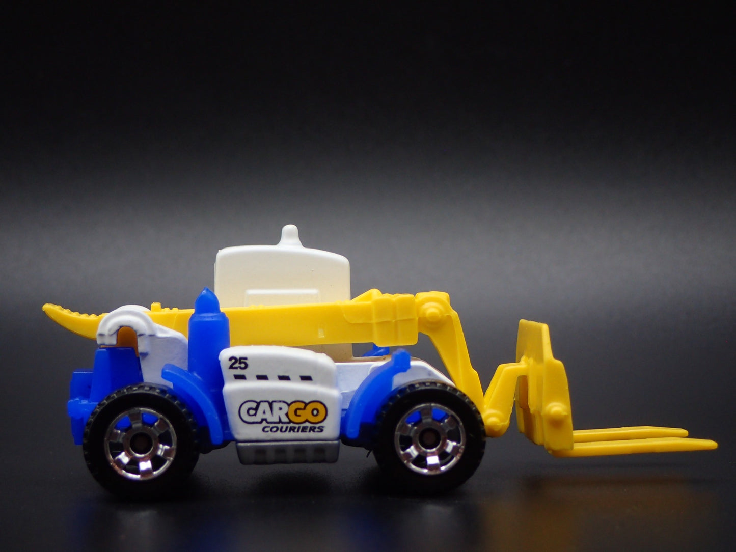 CONSTRUCTION FORKLIFT WHITE 1:64 MB SCALE COLLECTIBLE DIORAMA DIECAST MODEL CAR