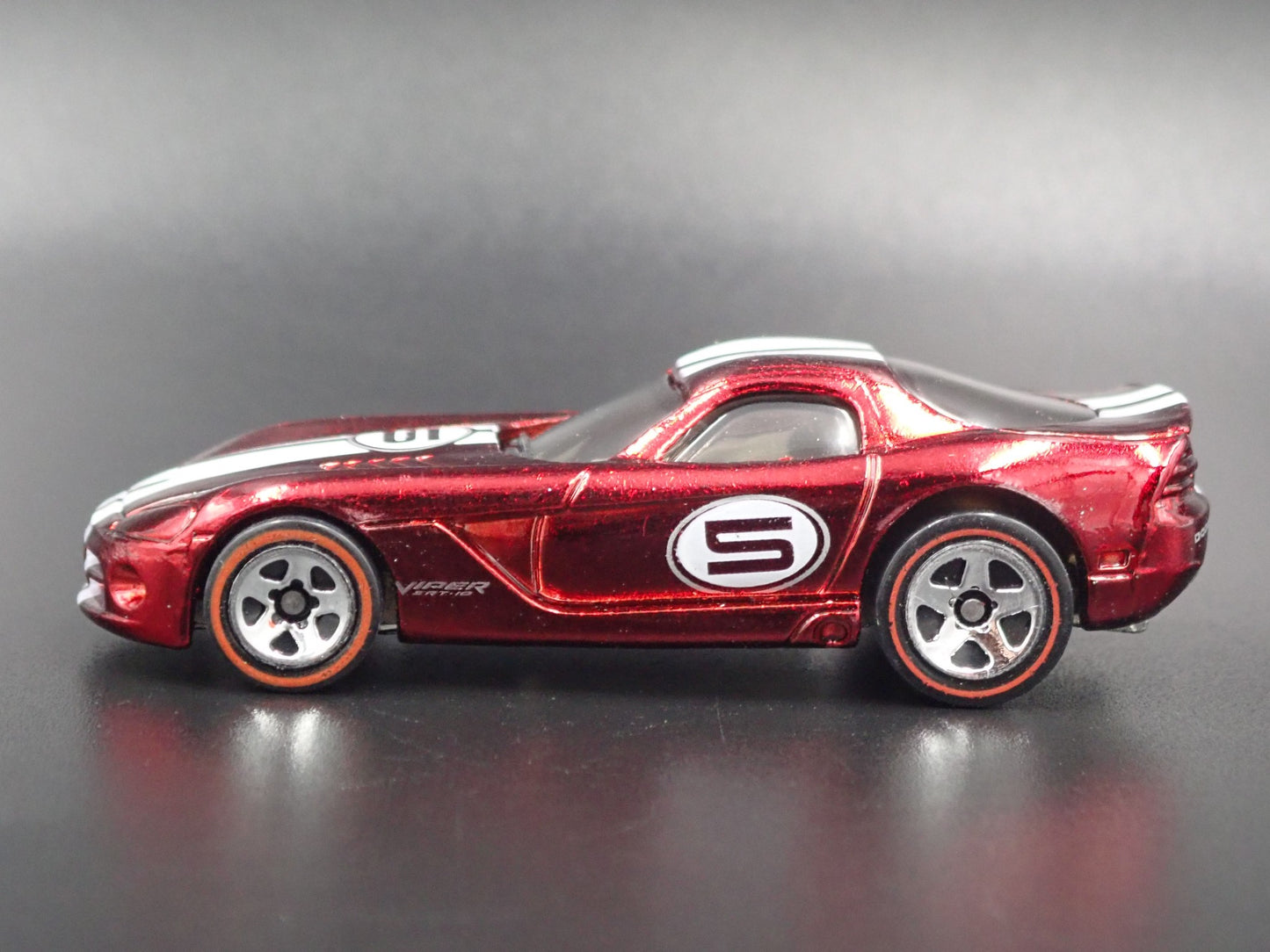 2003-2006 DODGE VIPER SRT10 RARE 1/64 SCALE LIMITED DIORAMA DIECAST MODEL CAR