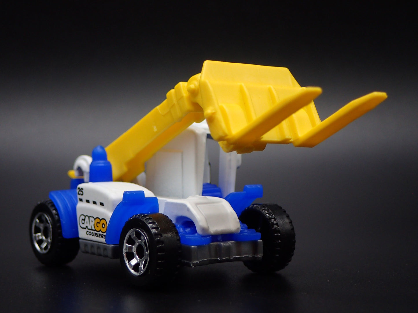 CONSTRUCTION FORKLIFT WHITE 1:64 MB SCALE COLLECTIBLE DIORAMA DIECAST MODEL CAR