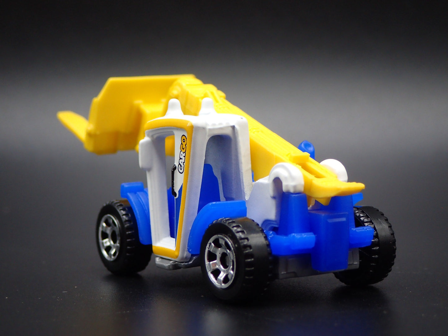 CONSTRUCTION FORKLIFT WHITE 1:64 MB SCALE COLLECTIBLE DIORAMA DIECAST MODEL CAR