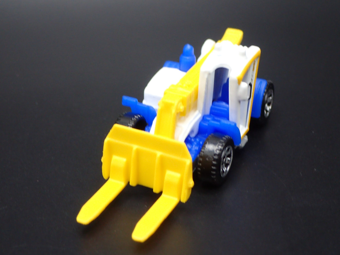 CONSTRUCTION FORKLIFT WHITE 1:64 MB SCALE COLLECTIBLE DIORAMA DIECAST MODEL CAR