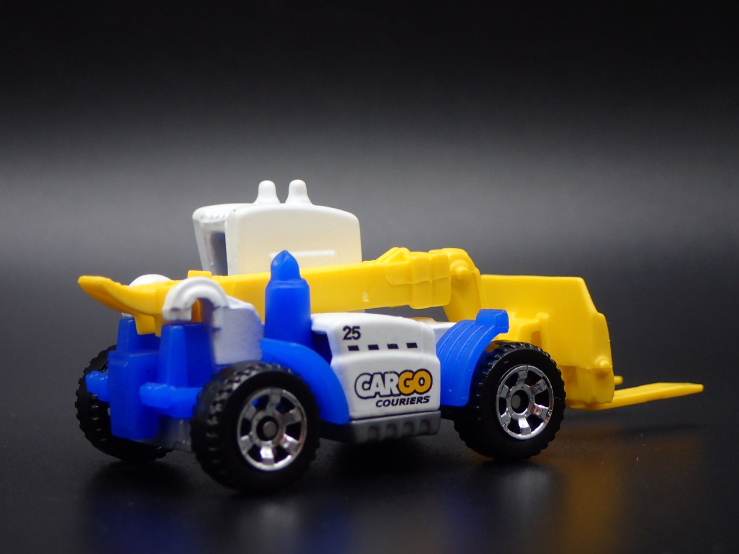 CONSTRUCTION FORKLIFT WHITE 1:64 MB SCALE COLLECTIBLE DIORAMA DIECAST MODEL CAR