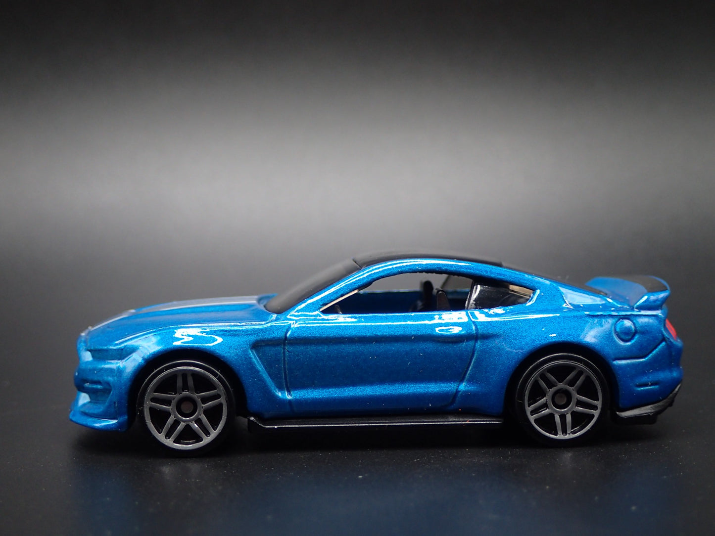 2015-2023 FORD MUSTANG SHELBY GT350R BLUE 1/64 SCALE DIORAMA DIECAST MODEL CAR