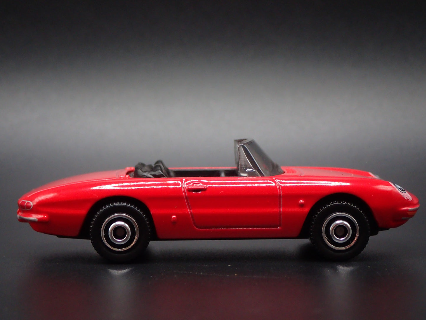 1966-1969 ALFA ROMEO DUETTO CONVERTIBLE RED 1:64 SCALE DIORAMA DIECAST MODEL CAR