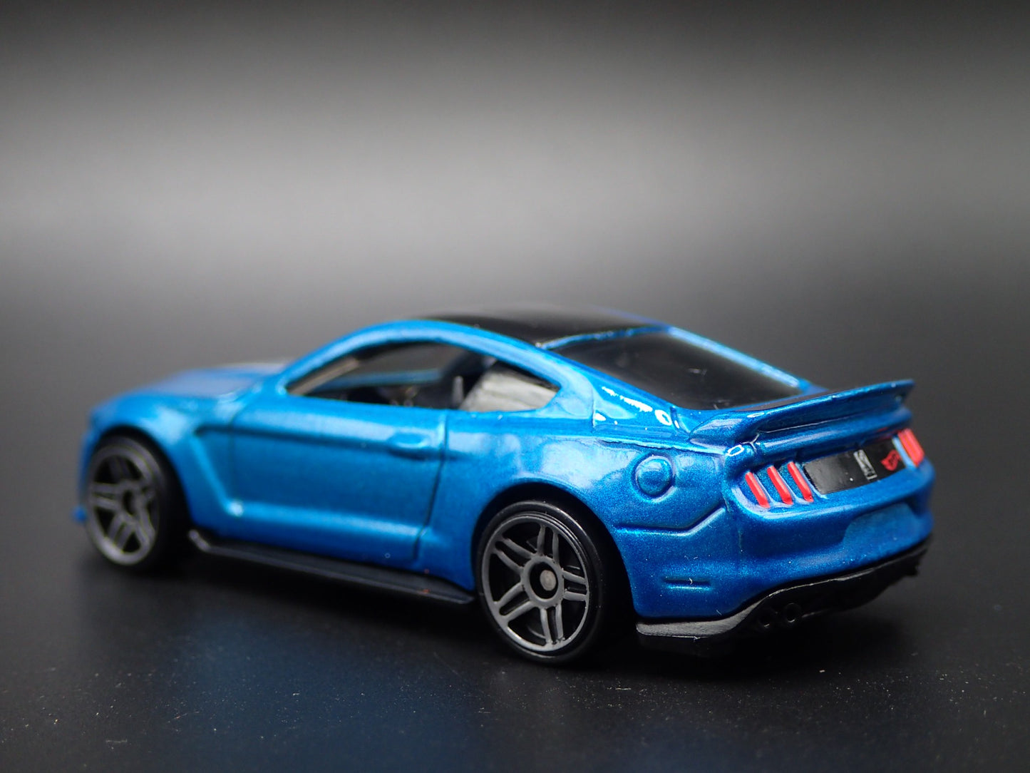 2015-2023 FORD MUSTANG SHELBY GT350R BLUE 1/64 SCALE DIORAMA DIECAST MODEL CAR