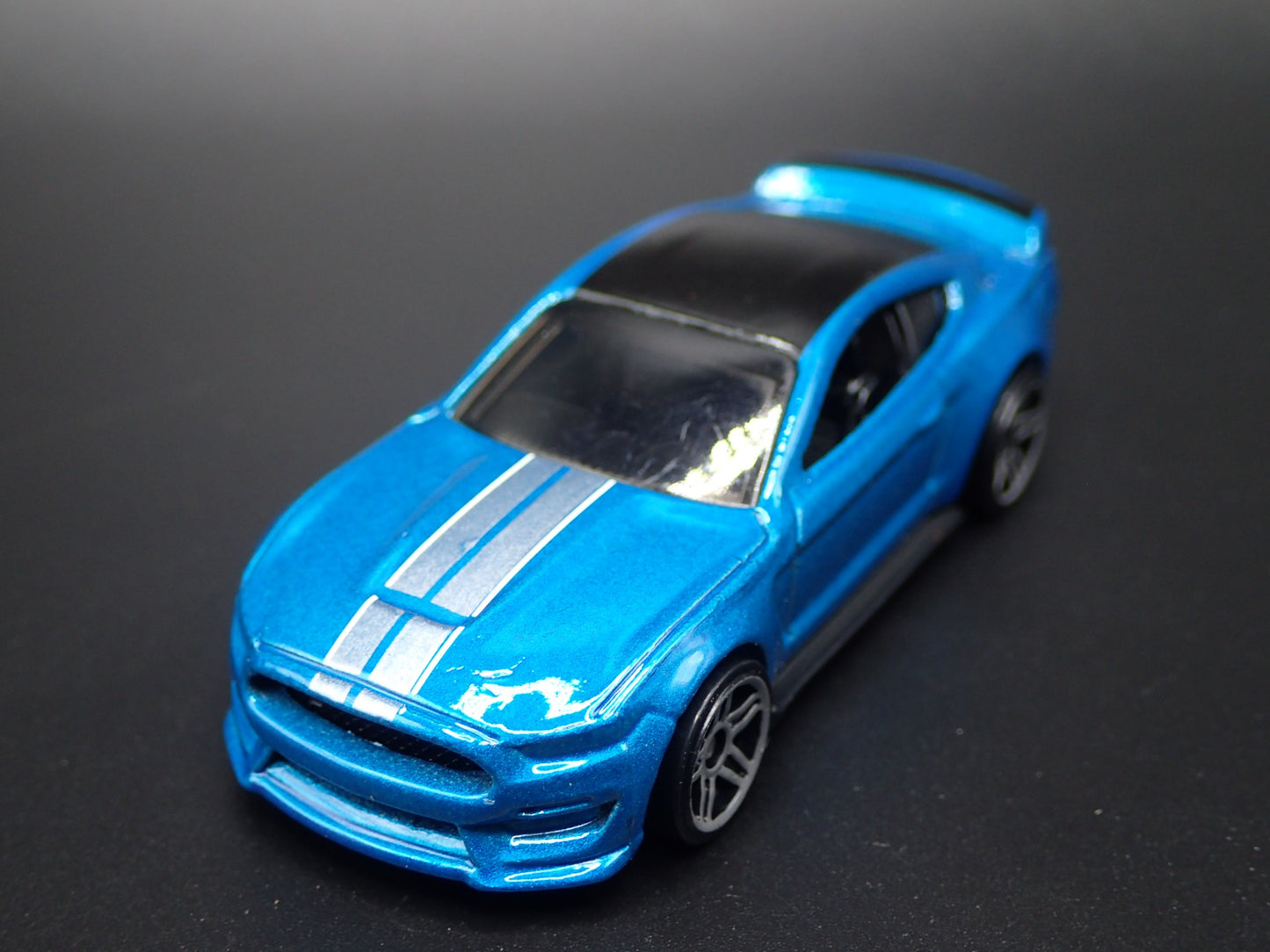 2015-2023 FORD MUSTANG SHELBY GT350R BLUE 1/64 SCALE DIORAMA DIECAST MODEL CAR
