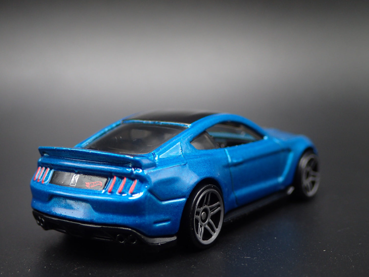 2015-2023 FORD MUSTANG SHELBY GT350R BLUE 1/64 SCALE DIORAMA DIECAST MODEL CAR