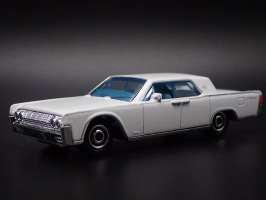 1964 64 LINCOLN CONTINENTAL WHT 1:64 SCALE COLLECTIBLE DIORAMA DIECAST MODEL CAR