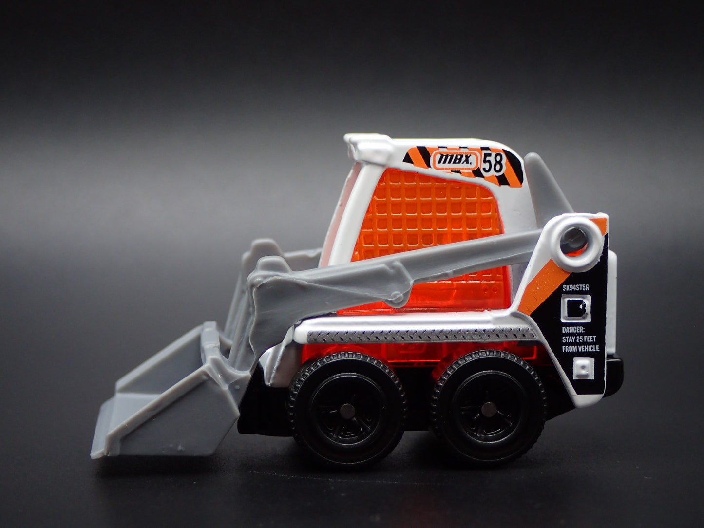 CONSTRUCTION SKIDSTER BOBCAT WHITE 1:64 MB SCALE DIORAMA DIECAST MODEL CAR