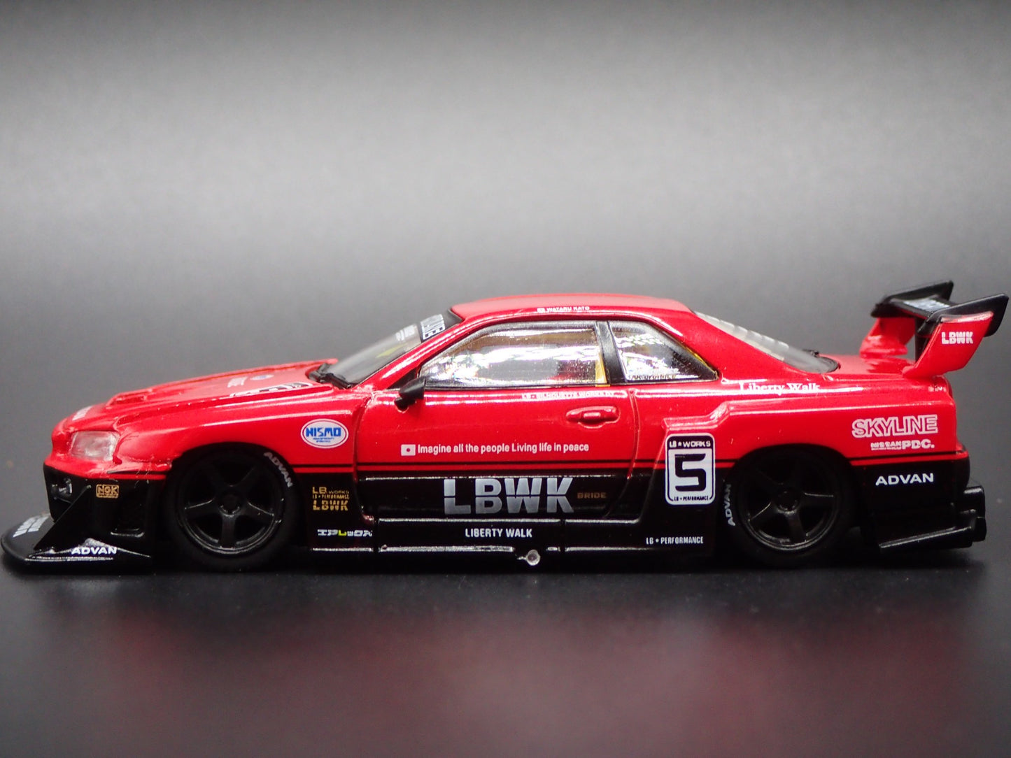 NISSAN SKYLINE LB-ER34 SUPER SILHOUTTE LBWK 1:64 SCALE DIORAMA DIECAST MODEL CAR