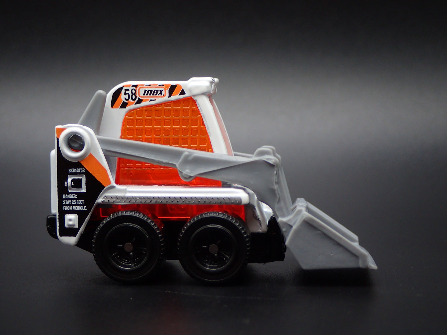 CONSTRUCTION SKIDSTER BOBCAT WHITE 1:64 MB SCALE DIORAMA DIECAST MODEL CAR