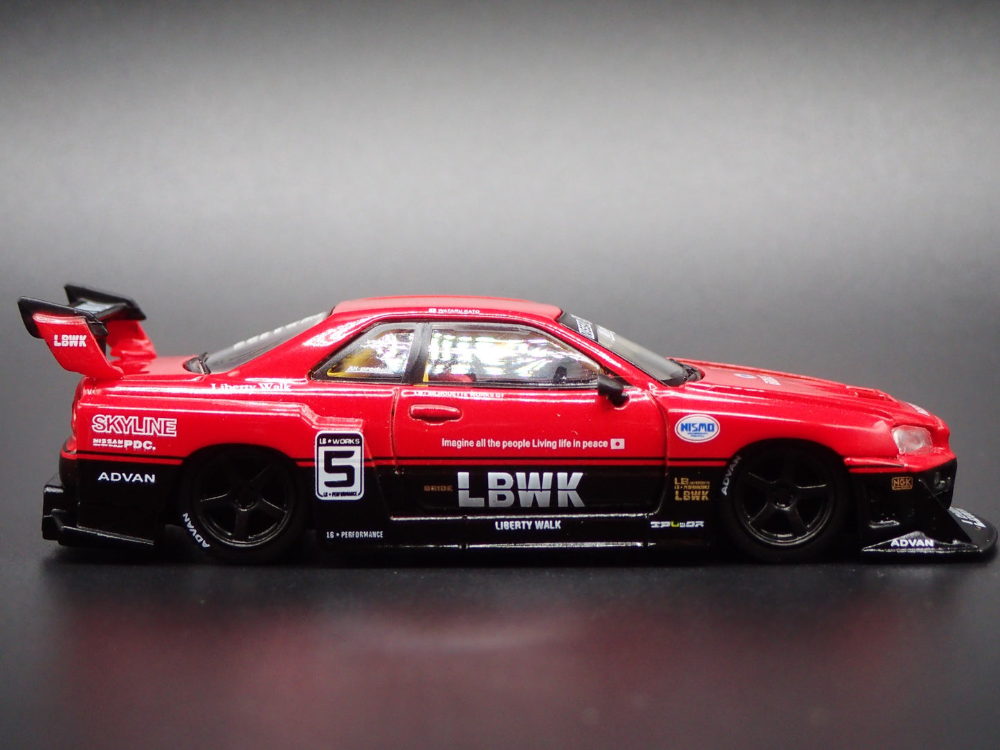 NISSAN SKYLINE LB-ER34 SUPER SILHOUTTE LBWK 1:64 SCALE DIORAMA DIECAST MODEL CAR