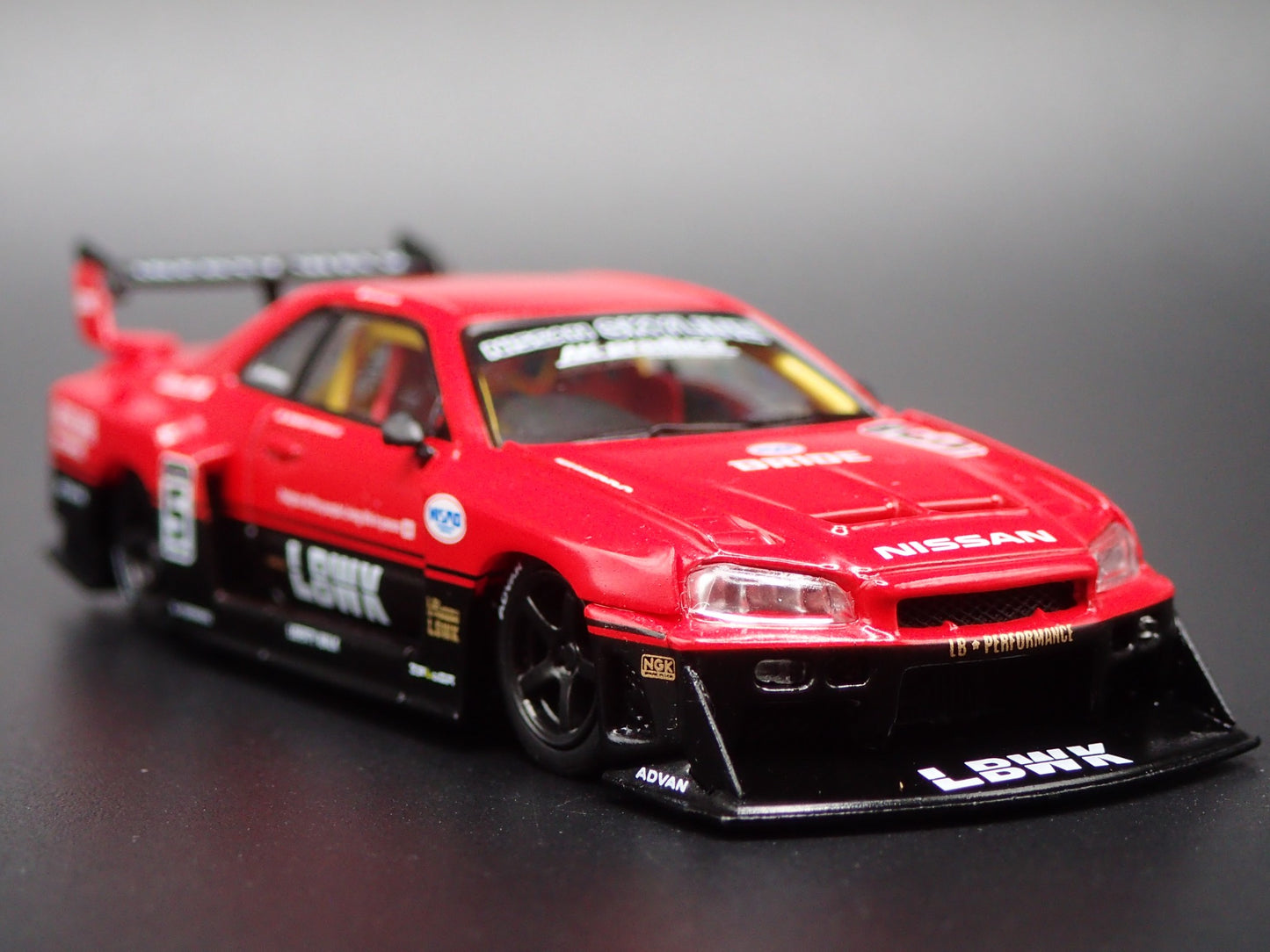 NISSAN SKYLINE LB-ER34 SUPER SILHOUTTE LBWK 1:64 SCALE DIORAMA DIECAST MODEL CAR