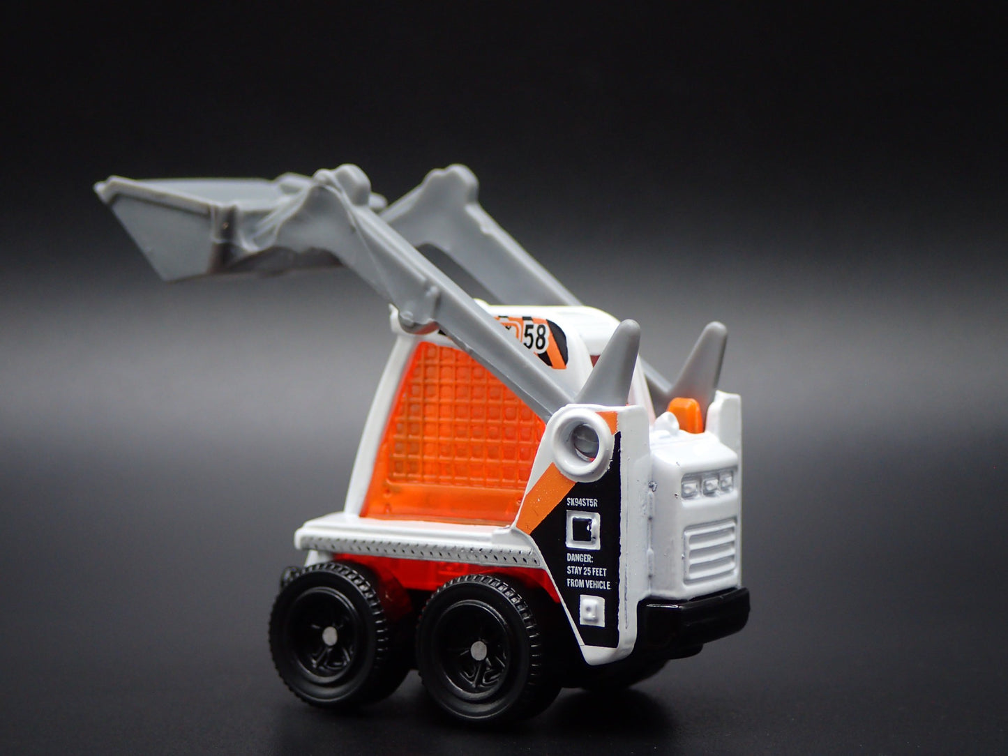 CONSTRUCTION SKIDSTER BOBCAT WHITE 1:64 MB SCALE DIORAMA DIECAST MODEL CAR