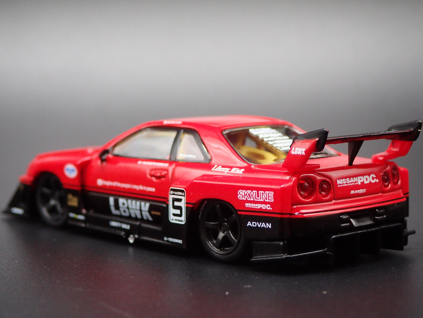 NISSAN SKYLINE LB-ER34 SUPER SILHOUTTE LBWK 1:64 SCALE DIORAMA DIECAST MODEL CAR