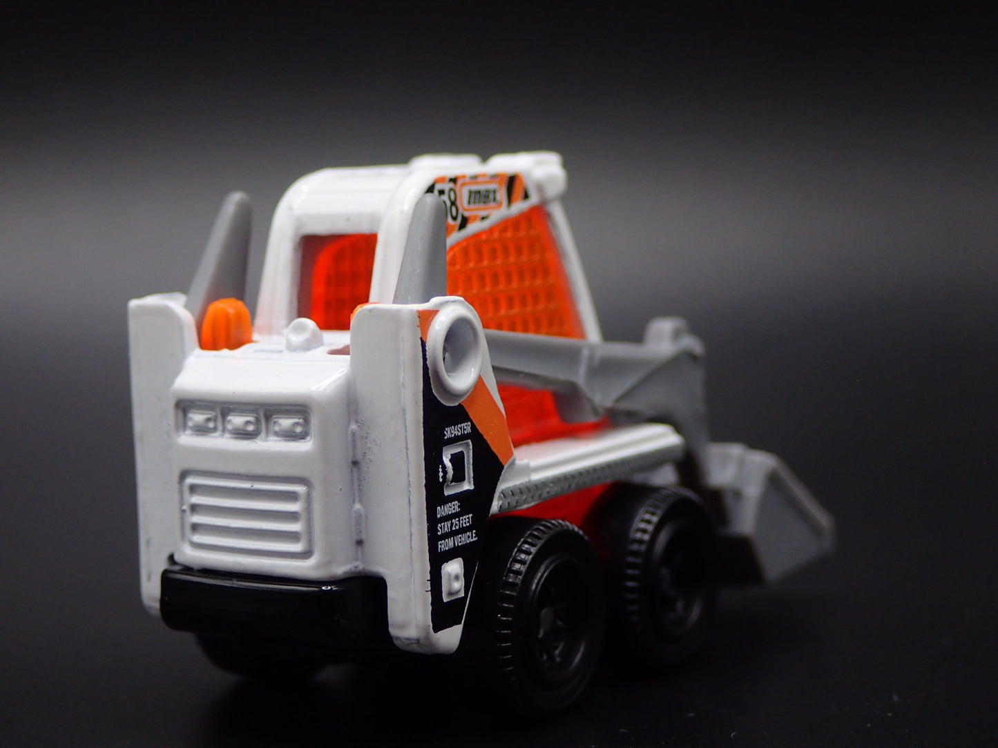 CONSTRUCTION SKIDSTER BOBCAT WHITE 1:64 MB SCALE DIORAMA DIECAST MODEL CAR