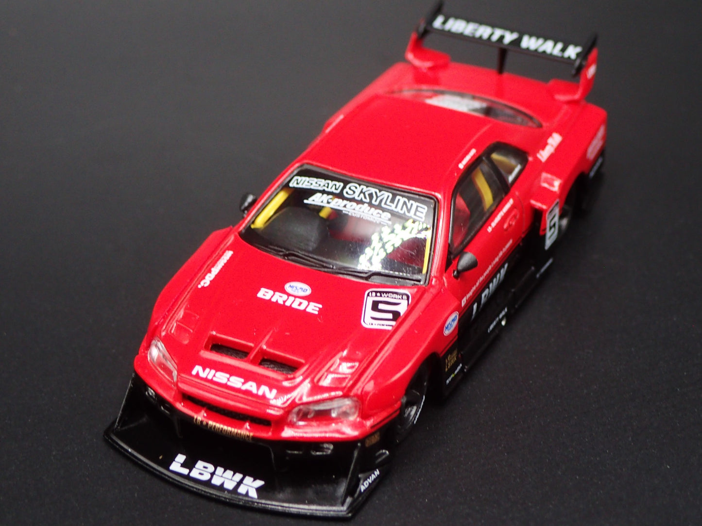 NISSAN SKYLINE LB-ER34 SUPER SILHOUTTE LBWK 1:64 SCALE DIORAMA DIECAST MODEL CAR