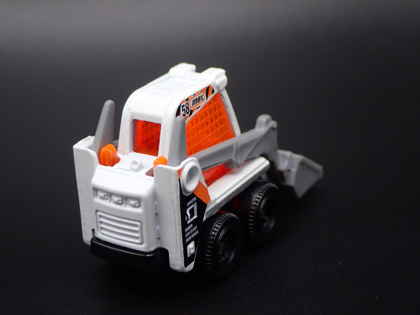 CONSTRUCTION SKIDSTER BOBCAT WHITE 1:64 MB SCALE DIORAMA DIECAST MODEL CAR