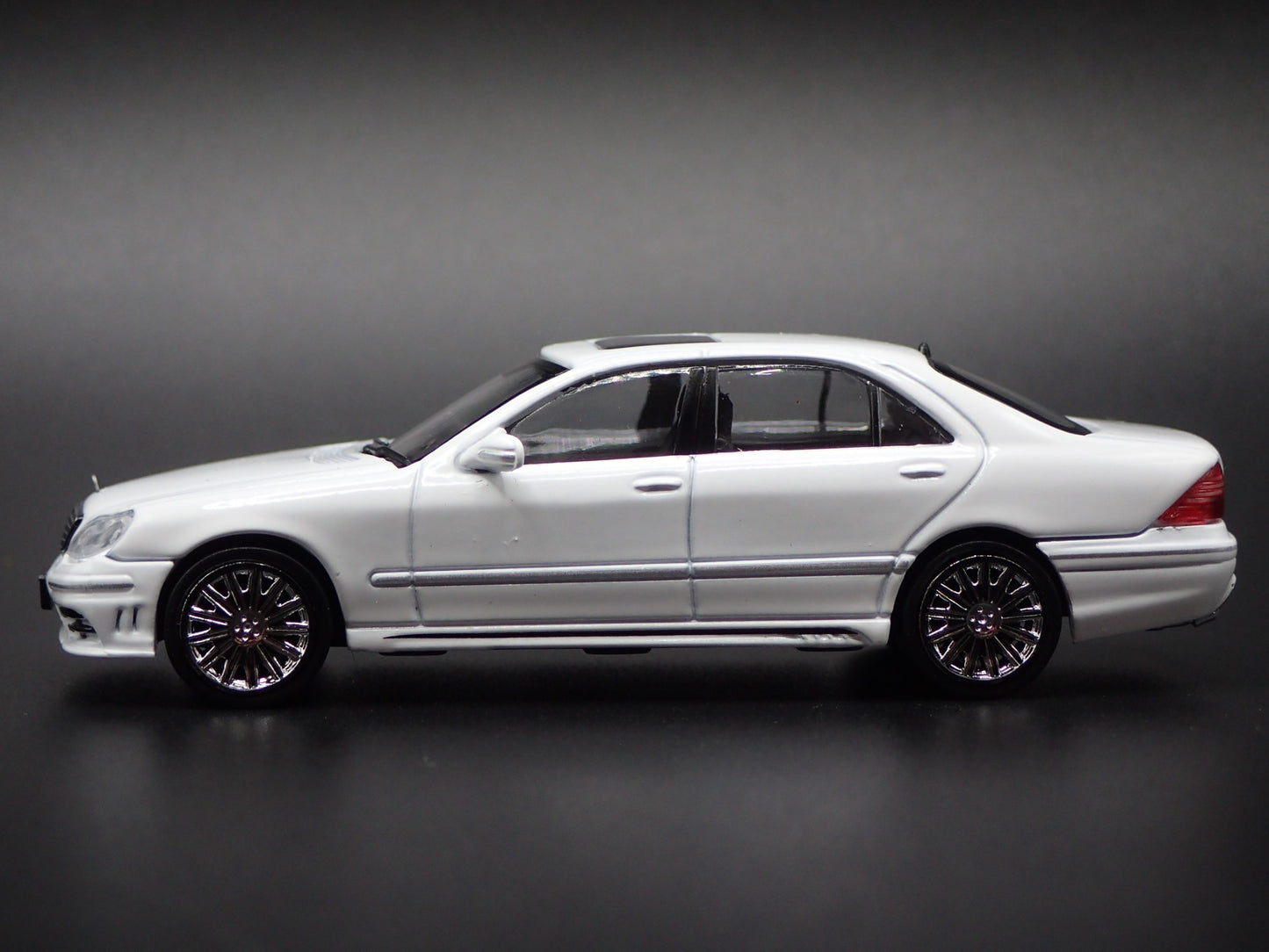 1998-2005 MERCEDES BENZ S CLASS WHITE 1:64 SCALE COLLECTIBLE DIECAST MODEL CAR