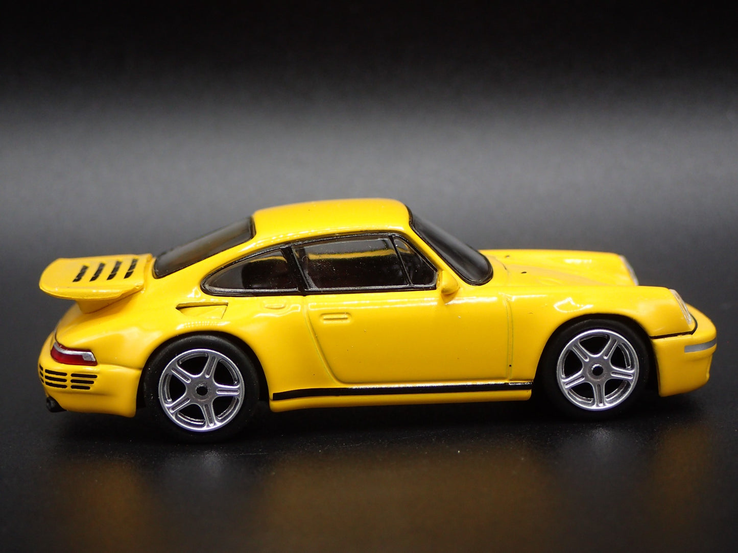 1987-1996 PORSCHE 911 CARRERA RUF CTR 1:64 SCALE DIORAMA DIECAST MODEL CAR