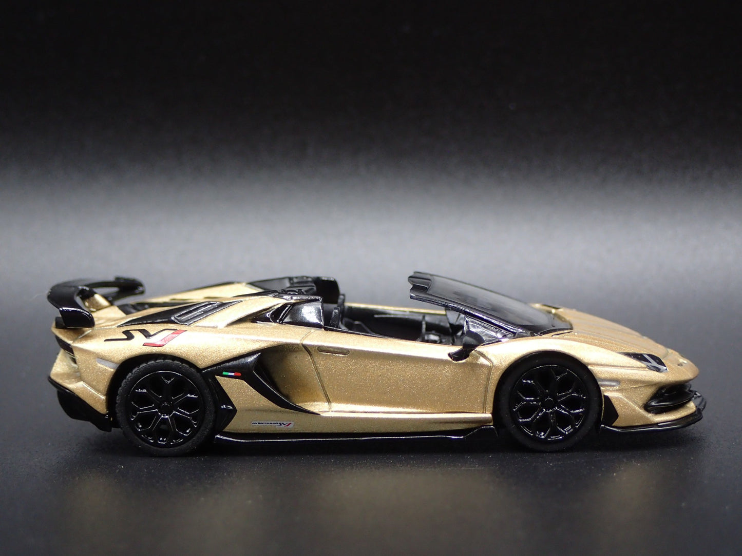 2019-2021 LAMBORGHINI AVENTADOR SVJ ROADSTER SUPER 1:64 SCALE DIECAST MODEL CAR
