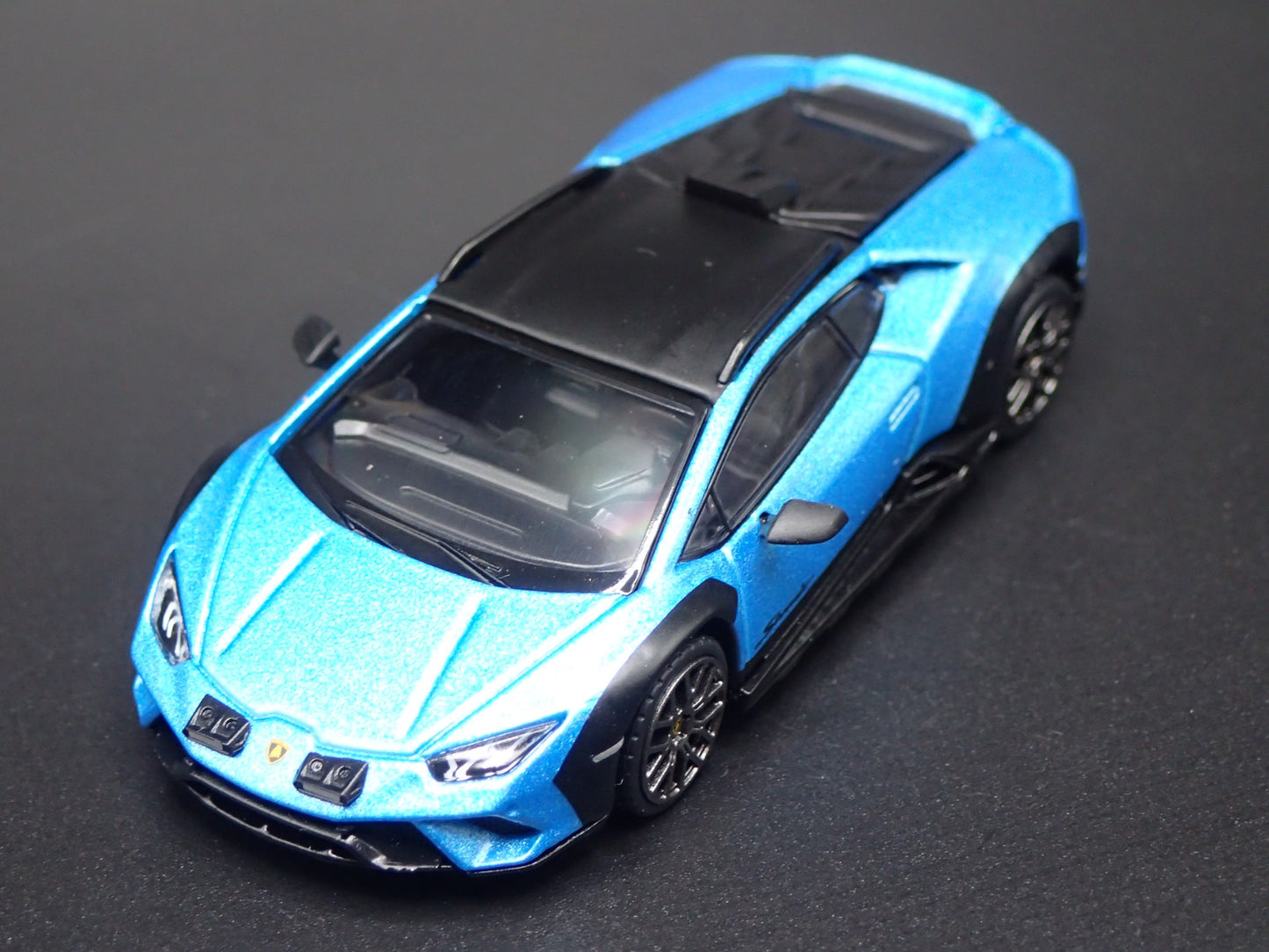 2023-2024 LAMBORGHINI HURACAN STERRATO SUPER CAR 1:64 SCALE DIECAST MODEL CAR