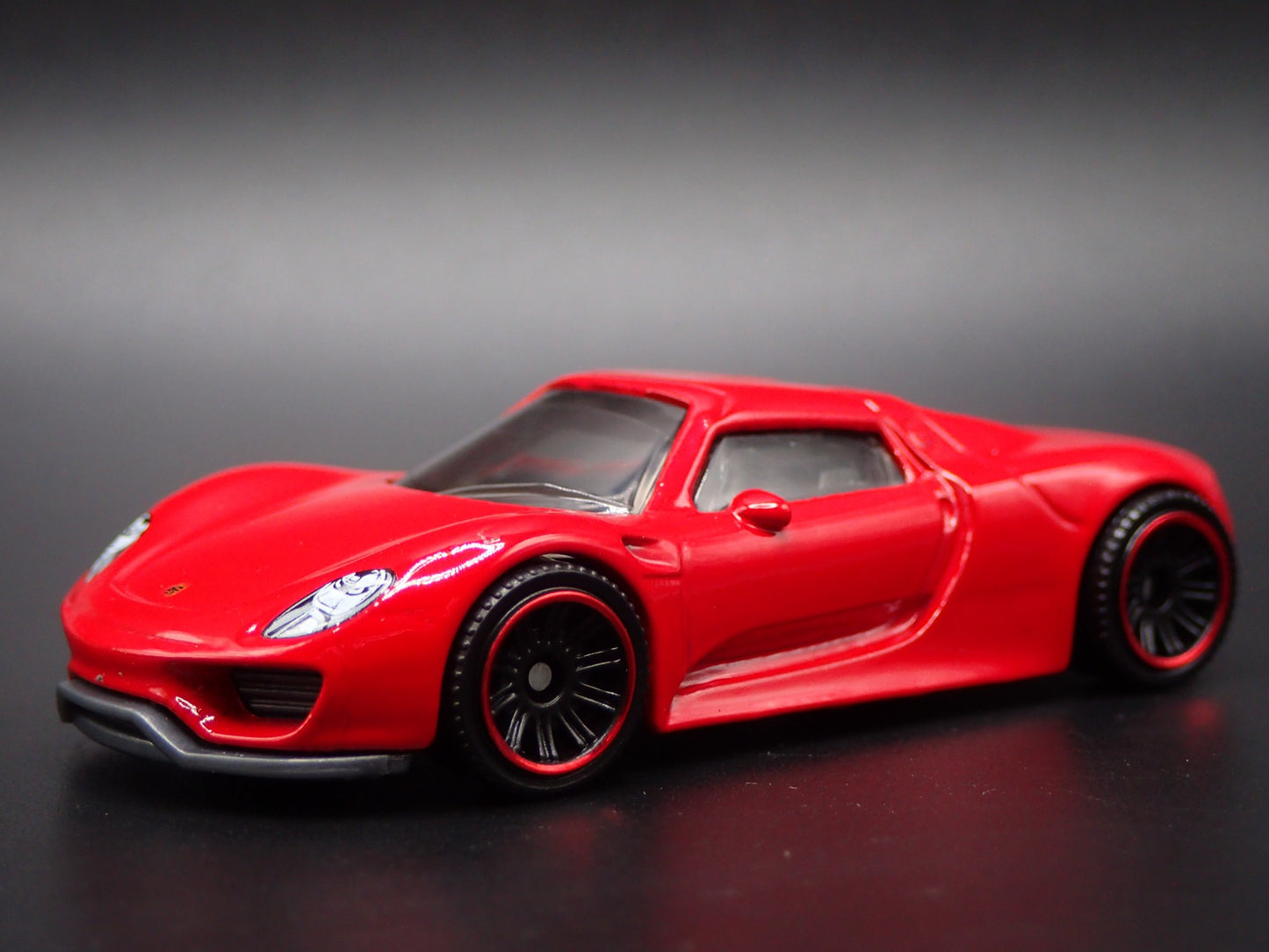 2013-2015 PORSCHE 918 SPYDER SUPER CAR RED 1:64 SCALE DIORAMA DIECAST MODEL CAR