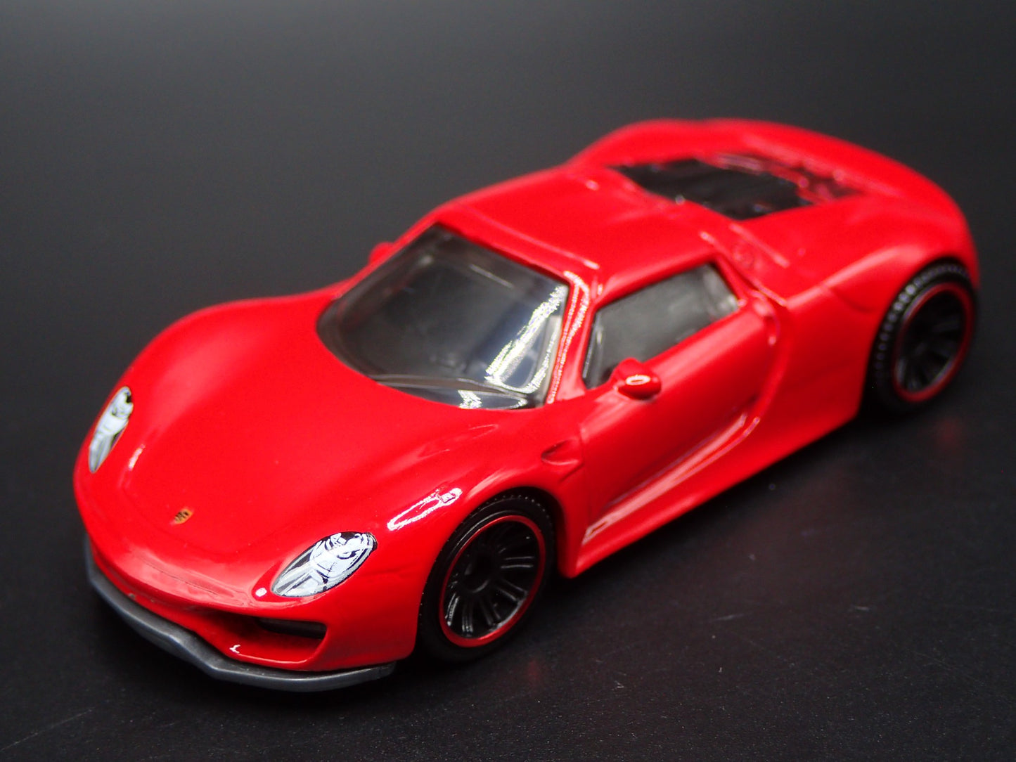 2013-2015 PORSCHE 918 SPYDER SUPER CAR RED 1:64 SCALE DIORAMA DIECAST MODEL CAR