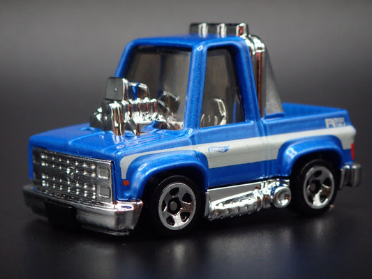 1983 83 CHEVY CHEVROLET SILVERADO SQUARE BODY TRUCK 1:64 SCALE DIECAST MODEL CAR