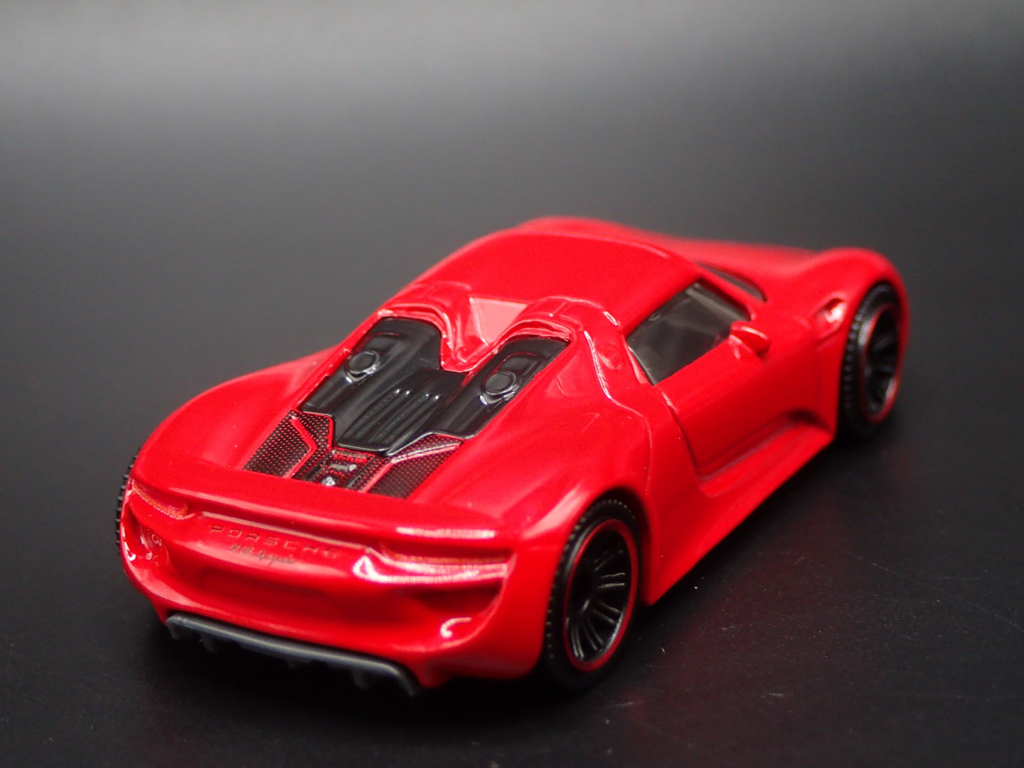 2013-2015 PORSCHE 918 SPYDER SUPER CAR RED 1:64 SCALE DIORAMA DIECAST MODEL CAR