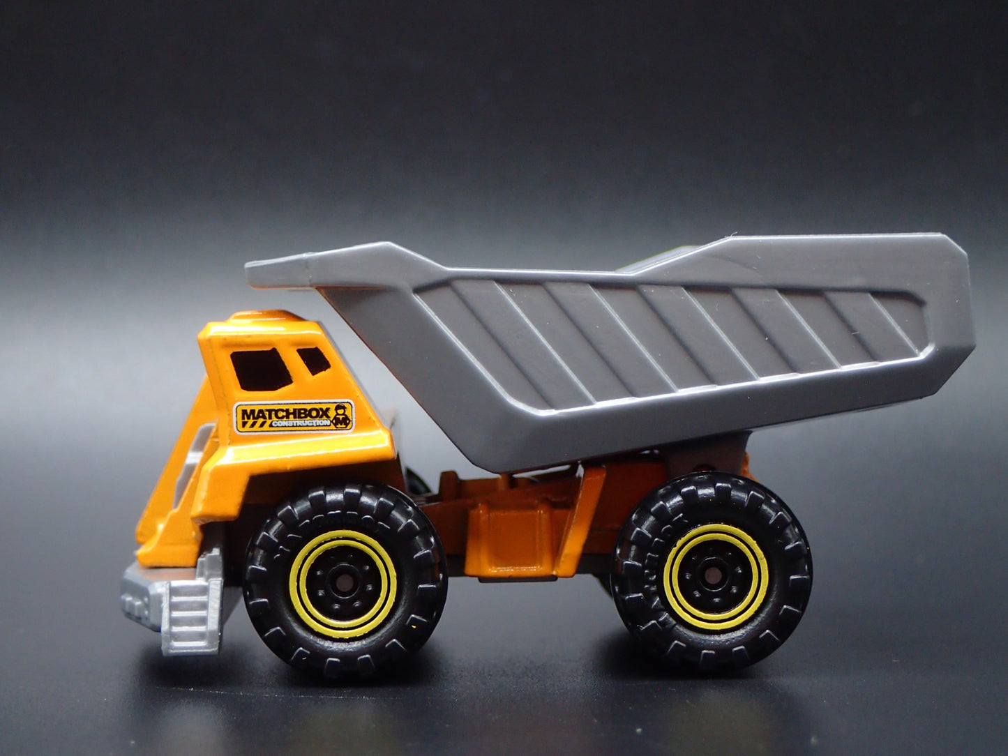 DUMP TRUCK YELLOW 1:64 MB SCALE COLLECTIBLE DIORAMA DIECAST MODEL CAR