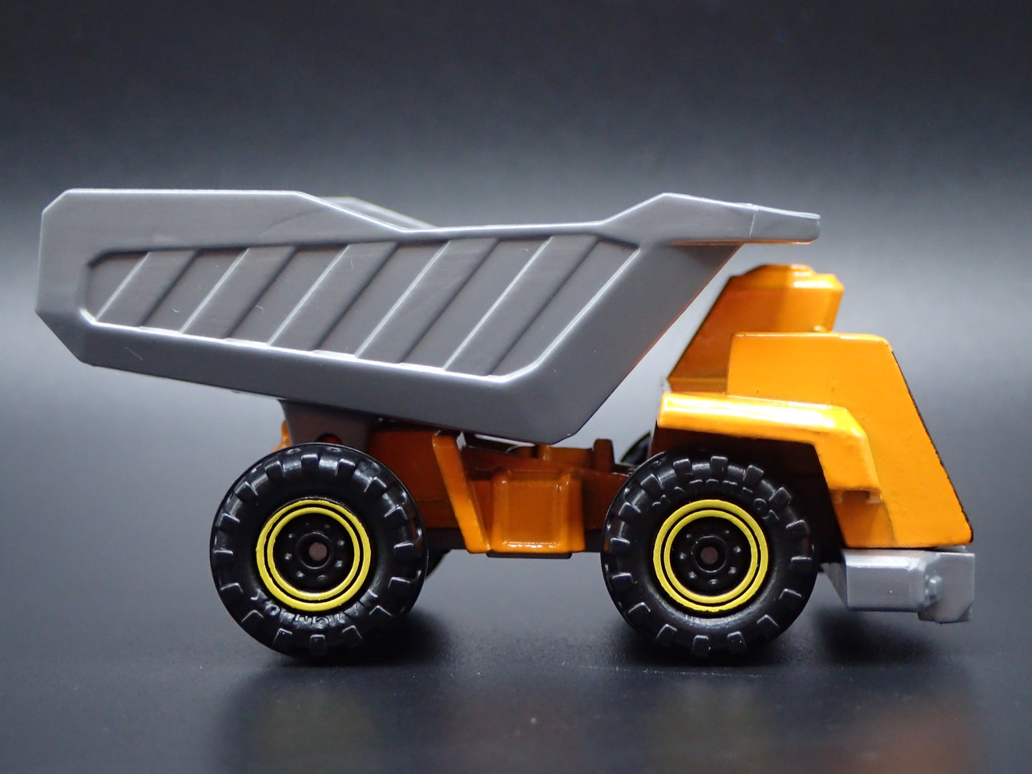 DUMP TRUCK YELLOW 1:64 MB SCALE COLLECTIBLE DIORAMA DIECAST MODEL CAR