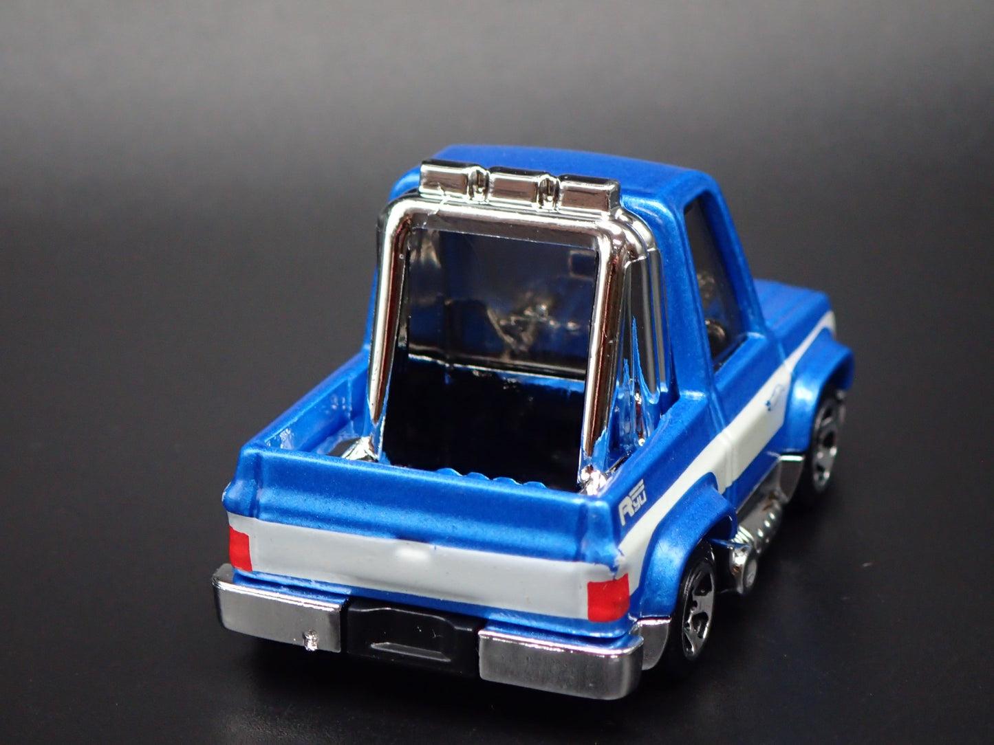 1983 83 CHEVY CHEVROLET SILVERADO SQUARE BODY TRUCK 1:64 SCALE DIECAST MODEL CAR
